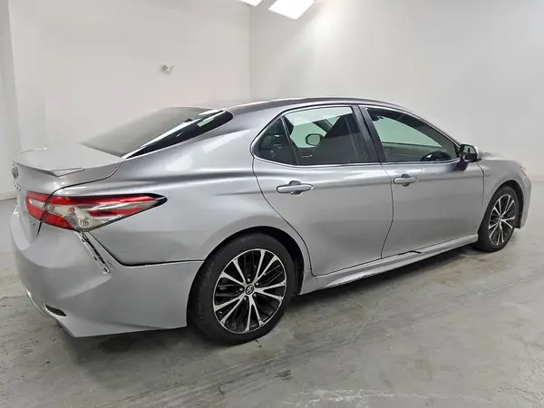 4T1B11HK2JU076715 — 2018 Toyota Camry, фото 3 с аукциона Copart 01.10.2026, Механические повреждения