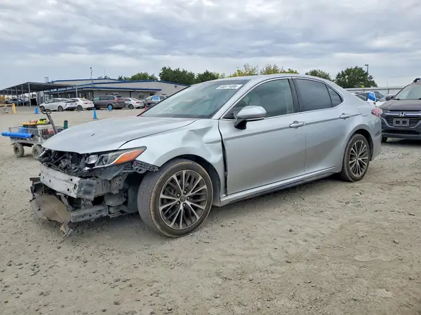 JTNB11HK9J3036024 — 2018 Toyota Camry, Передняя часть (Front End), фото до ремонта