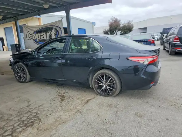 JTNB11HK0J3003039 — 2018 Toyota Camry, фото 2 с аукциона Copart, Передняя часть