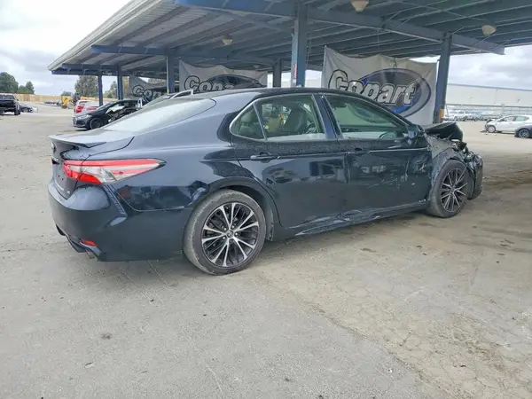 JTNB11HK0J3003039 — 2018 Toyota Camry, фото 3 с аукциона Copart, Передняя часть