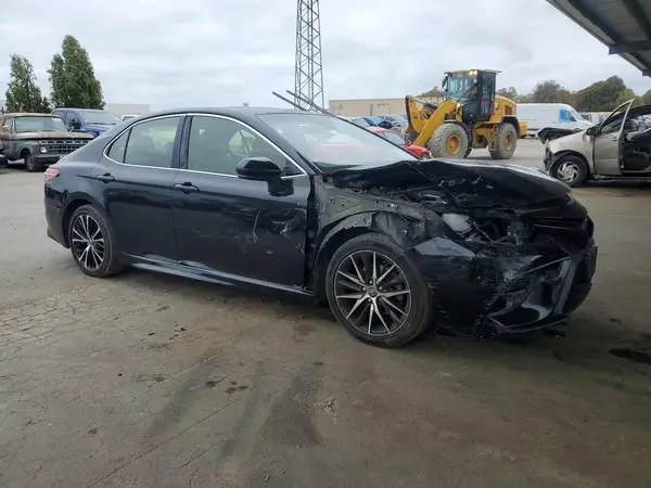 JTNB11HK0J3003039 — 2018 Toyota Camry, фото 4 с аукциона Copart, Передняя часть