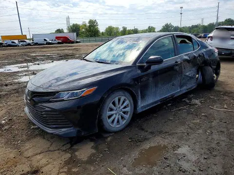 4T1B11HK7JU065211 — 2018 Toyota Camry, Боковая часть (Side), фото до ремонта