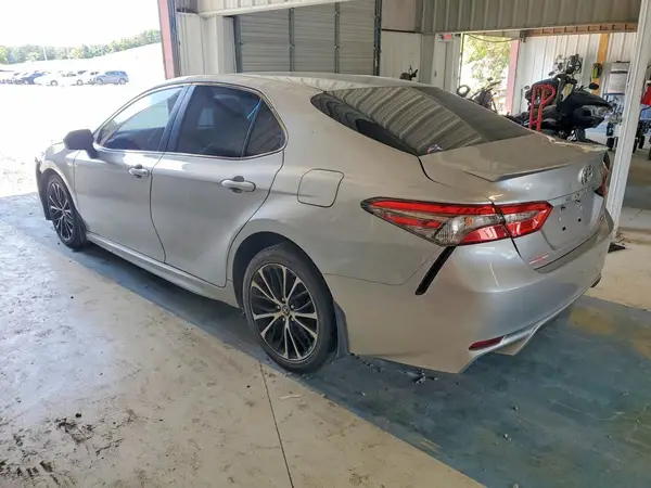 JTNB11HK3J3048458 — 2018 Toyota Camry, фото 2 с аукциона Copart, Передняя часть