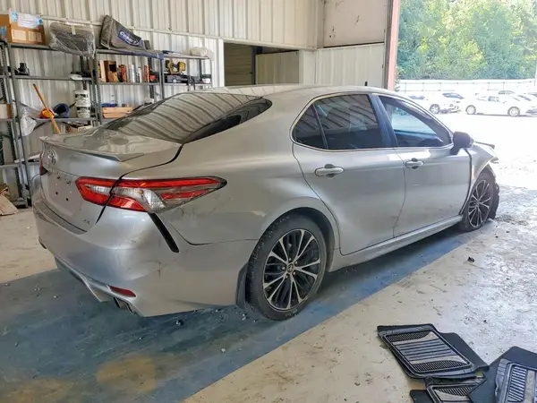 JTNB11HK3J3048458 — 2018 Toyota Camry, фото 3 с аукциона Copart, Передняя часть