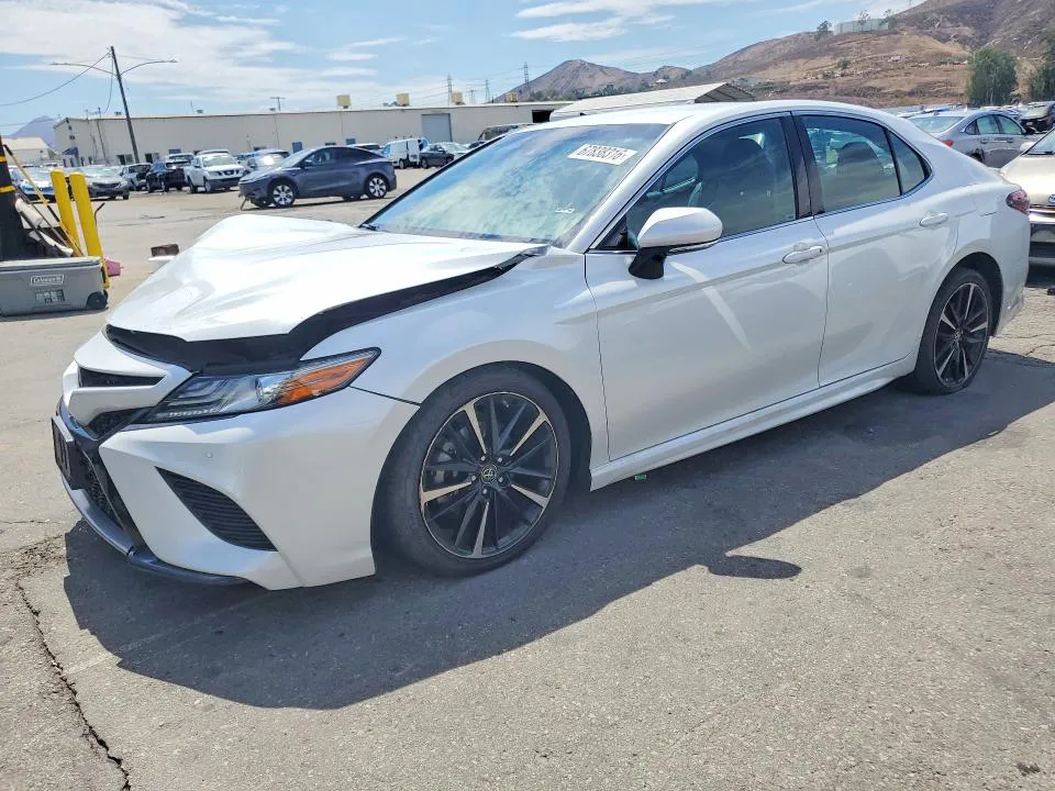 2018 Toyota Camry VIN 4T1B61HKXJU005716 фото 1
