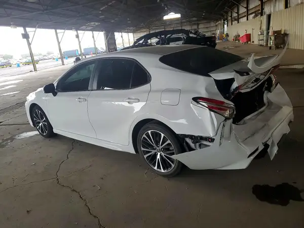 4T1B11HK7JU147410 — 2018 Toyota Camry, фото 2 с аукциона Copart, Задняя часть