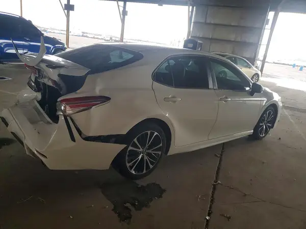 4T1B11HK7JU147410 — 2018 Toyota Camry, фото 3 с аукциона Copart, Задняя часть