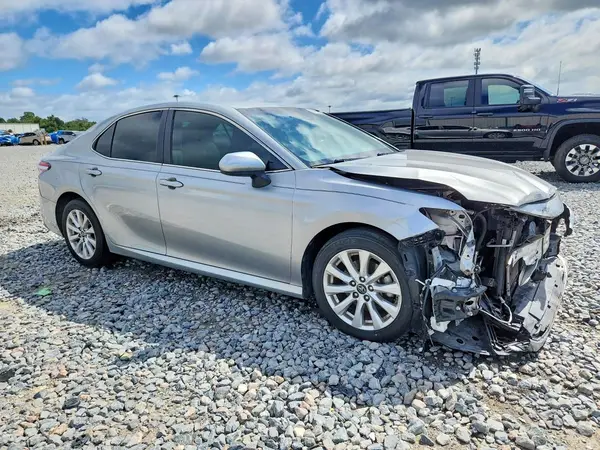 4T1B11HK1JU607497 — 2018 Toyota Camry, фото 4 с аукциона Copart 30.09.2026, Передняя часть