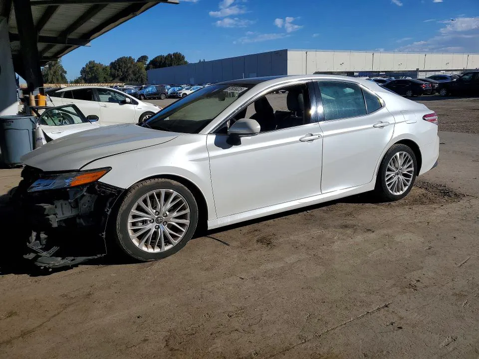 2018 Toyota Camry VIN 4T1BZ1HK4JU006903 фото 1