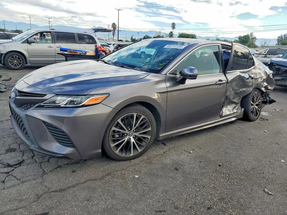2018 Toyota Camry VIN 4T1B11HK8JU647057 фото 1