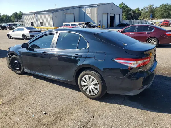 4T1B11HK2JU644557 — 2018 Toyota Camry, фото 2 с аукциона Copart 12.10.2026, Передняя часть