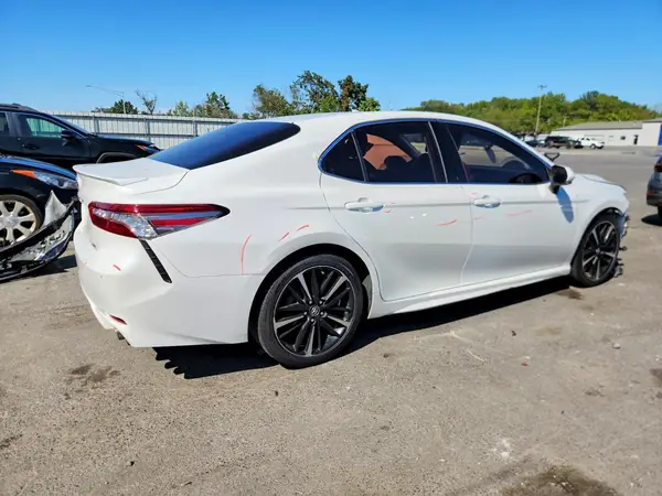 4T1B61HK1JU006642 — 2018 Toyota Camry, фото 3 с аукциона Copart 06.10.2026, Передняя часть