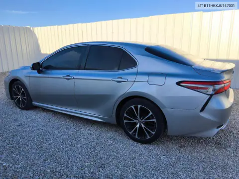 4T1B11HKXJU147031 — 2018 Toyota Camry, фото 2 с аукциона Copart 15.10.2026, Естественный износ