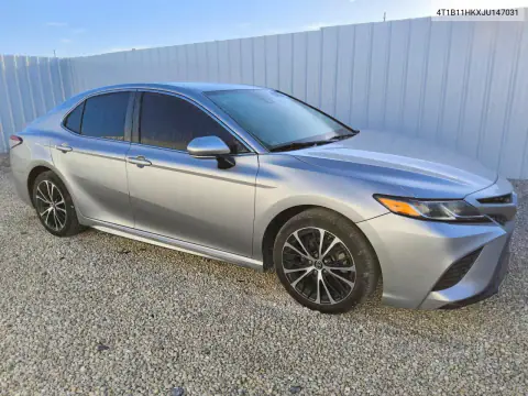 4T1B11HKXJU147031 — 2018 Toyota Camry, фото 4 с аукциона Copart 15.10.2026, Естественный износ