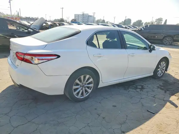 4T1B11HK9JU579707 — 2018 Toyota Camry, фото 3 с аукциона Copart, Механические повреждения