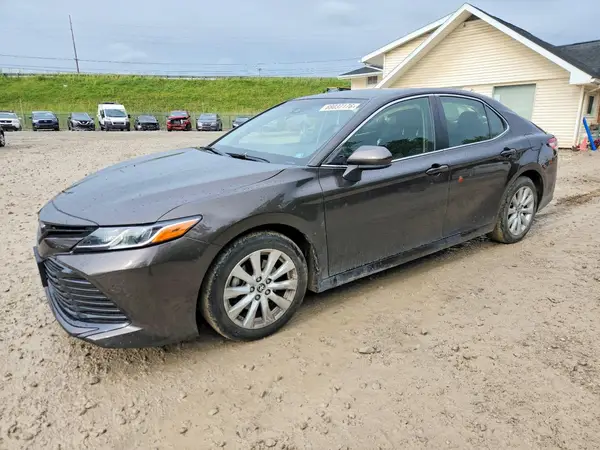 JTNB11HK1J3003812 — 2018 Toyota Camry, Боковая часть (Side), фото до ремонта