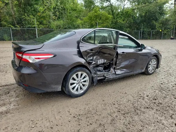 JTNB11HK1J3003812 — 2018 Toyota Camry, фото 3 с аукциона Copart, Боковая часть