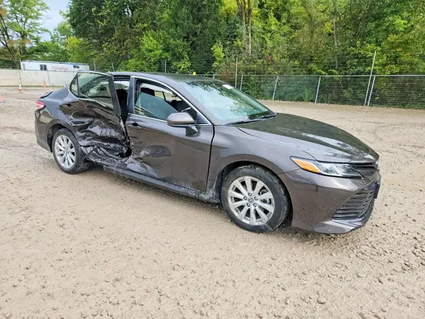 JTNB11HK1J3003812 — 2018 Toyota Camry, фото 4 с аукциона Copart, Боковая часть