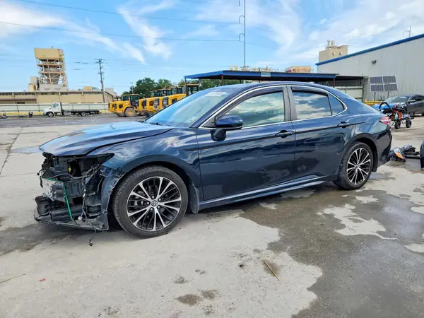 4T1B11HK6JU595315 — 2018 Toyota Camry, Передняя часть (Front End), фото до ремонта