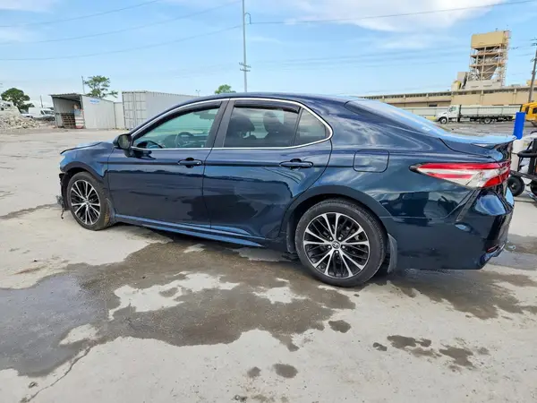 4T1B11HK6JU595315 — 2018 Toyota Camry, фото 2 с аукциона Copart 30.09.2026, Передняя часть