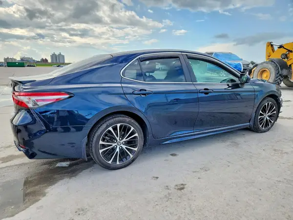 4T1B11HK6JU595315 — 2018 Toyota Camry, фото 3 с аукциона Copart 30.09.2026, Передняя часть