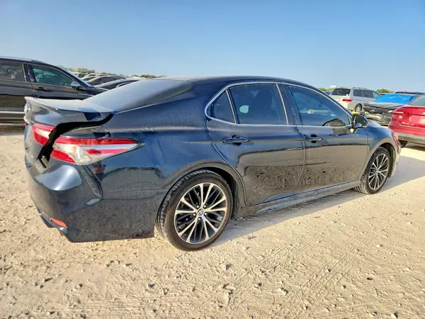 4T1B11HK8JU549128 — 2018 Toyota Camry, фото 3 с аукциона Copart, Боковая часть