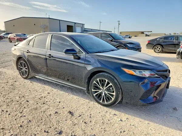 4T1B11HK8JU549128 — 2018 Toyota Camry, фото 4 с аукциона Copart, Боковая часть