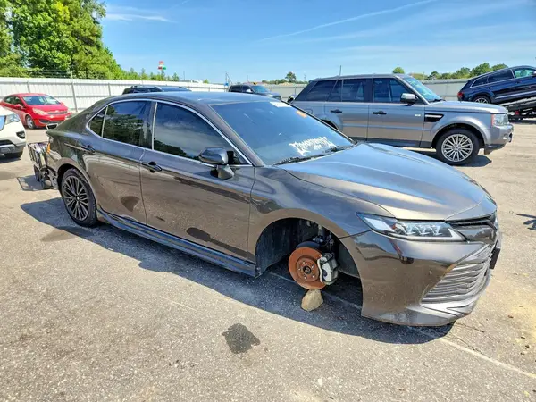 4T1B11HK5JU010403 — 2018 Toyota Camry, фото 4 с аукциона Copart 29.09.2026, Задняя часть