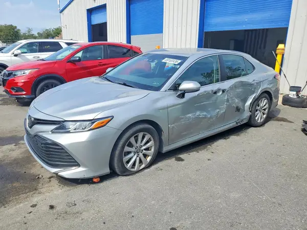 4T1B11HK9JU619476 — 2018 Toyota Camry, Боковая часть (Side), фото до ремонта