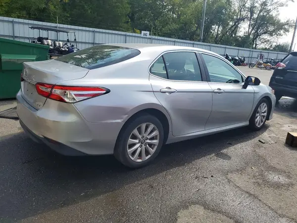 4T1B11HK9JU619476 — 2018 Toyota Camry, фото 3 с аукциона Copart 29.09.2026, Боковая часть