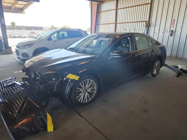 4T1B11HK9JU037006 — 2018 Toyota Camry, Передняя часть (Front End), фото до ремонта