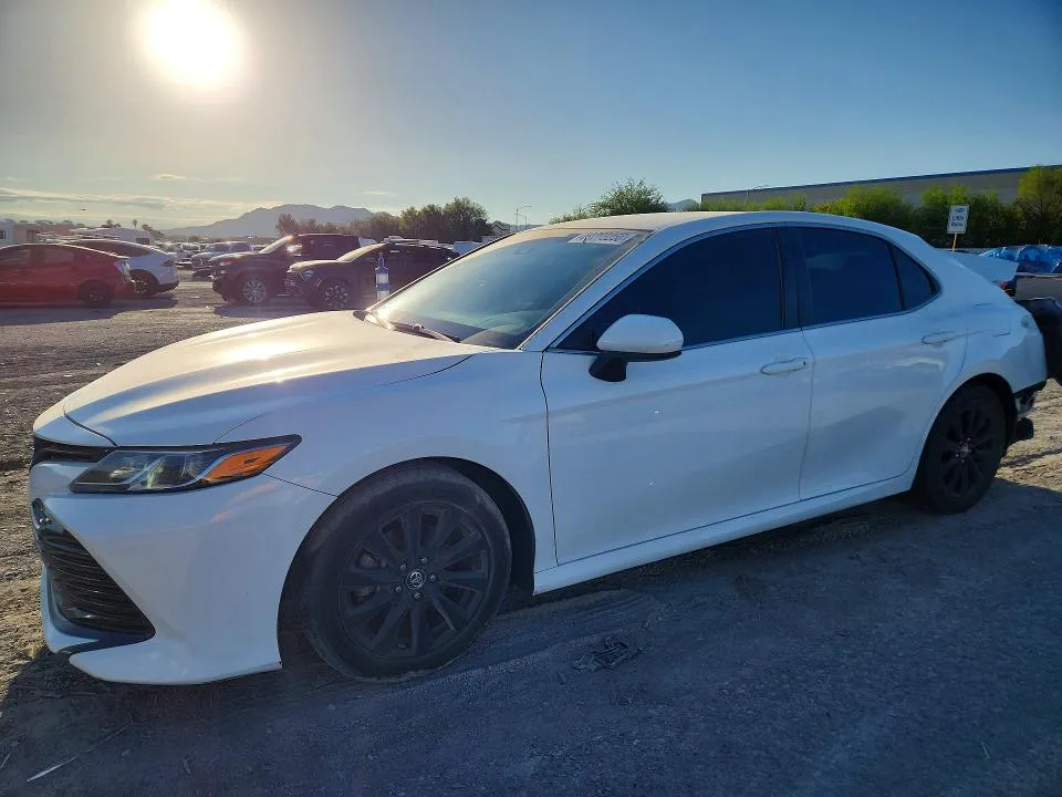 2018 Toyota Camry VIN 4T1B11HK4JU063352 фото 1