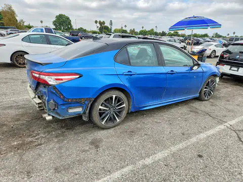 4T1BZ1HK3JU002681 — 2018 Toyota Camry, фото 3 с аукциона Copart 13.10.2026, Опрокидывание