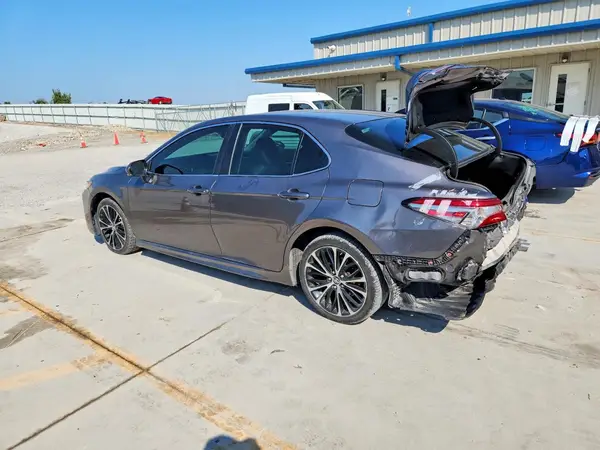4T1B11HK8JU007513 — 2018 Toyota Camry, фото 2 с аукциона Copart 08.10.2026, Задняя часть