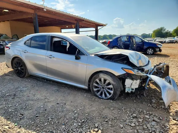 4T1B11HK5JU066972 — 2018 Toyota Camry, фото 4 с аукциона Copart, Передняя часть