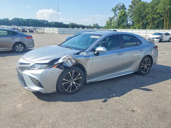 4T1B11HK4JU147882 — 2018 Toyota Camry, Передняя часть (Front End), фото до ремонта