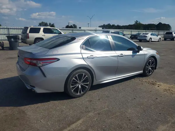 4T1B11HK4JU147882 — 2018 Toyota Camry, фото 3 с аукциона Copart 13.10.2026, Передняя часть
