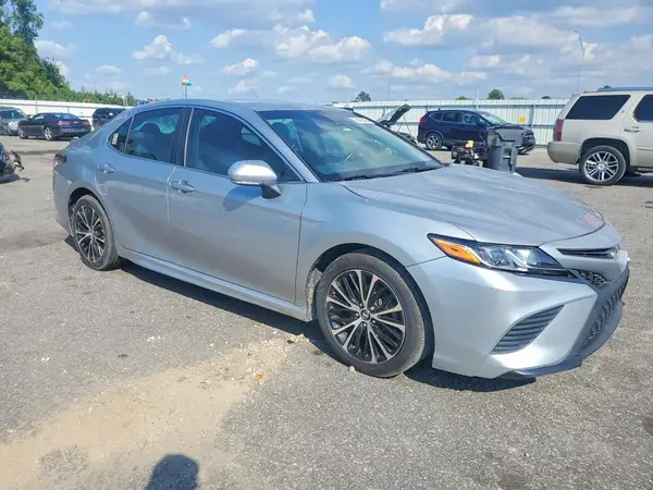 4T1B11HK4JU147882 — 2018 Toyota Camry, фото 4 с аукциона Copart 13.10.2026, Передняя часть