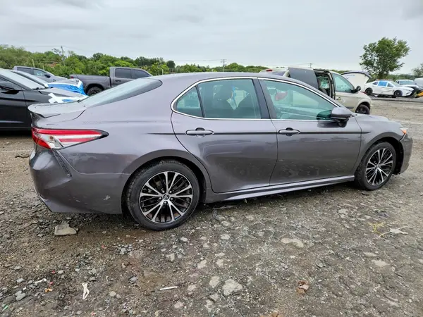 4T1B11HK7JU599776 — 2018 Toyota Camry, фото 3 с аукциона Copart, Мелкие вмятины и царапины