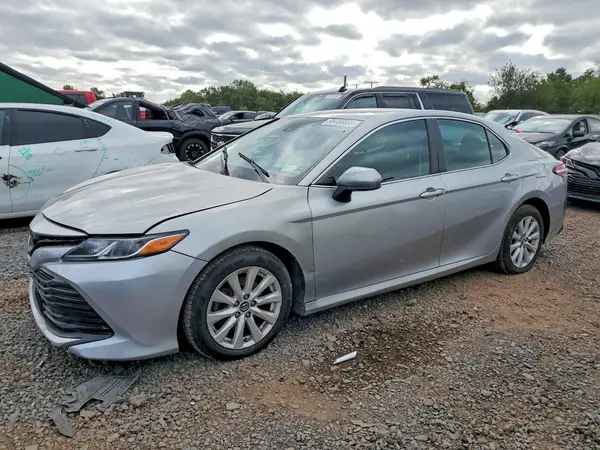4T1B11HK2JU127873 — 2018 Toyota Camry, Передняя часть (Front End), фото до ремонта