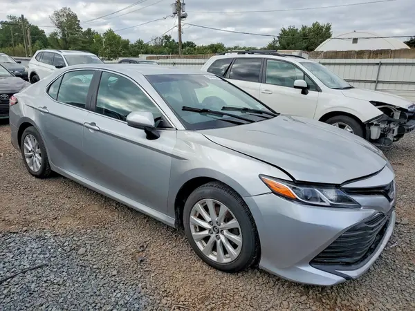 4T1B11HK2JU127873 — 2018 Toyota Camry, фото 4 с аукциона Copart 08.10.2026, Передняя часть