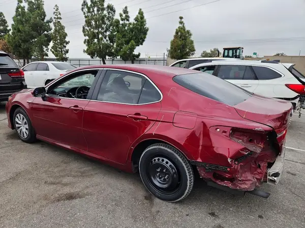 4T1B31HK1JU501299 — 2018 Toyota Camry, фото 2 с аукциона Copart, Задняя часть