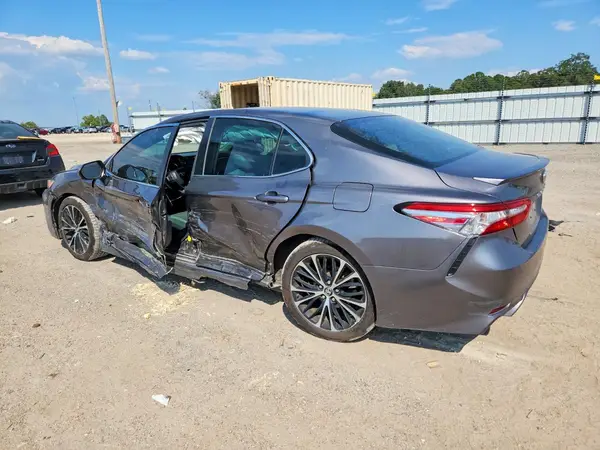 4T1B11HK9JU097741 — 2018 Toyota Camry, фото 2 с аукциона Copart 08.10.2026, Боковая часть