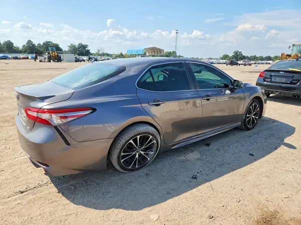 4T1B11HK9JU097741 — 2018 Toyota Camry, фото 3 с аукциона Copart 08.10.2026, Боковая часть