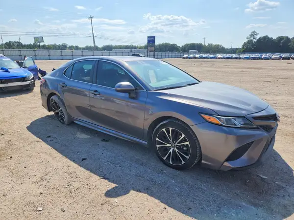 4T1B11HK9JU097741 — 2018 Toyota Camry, фото 4 с аукциона Copart 08.10.2026, Боковая часть