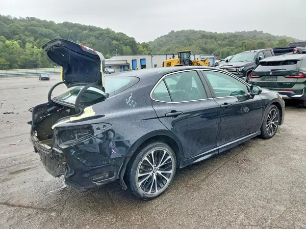 4T1B11HK5JU094674 — 2018 Toyota Camry, фото 3 с аукциона Copart, Задняя часть
