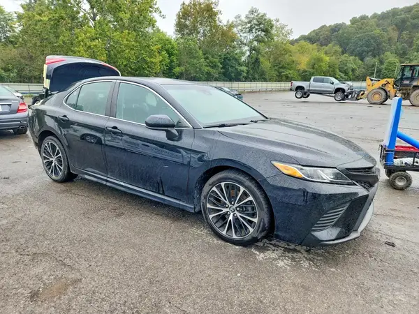 4T1B11HK5JU094674 — 2018 Toyota Camry, фото 4 с аукциона Copart, Задняя часть
