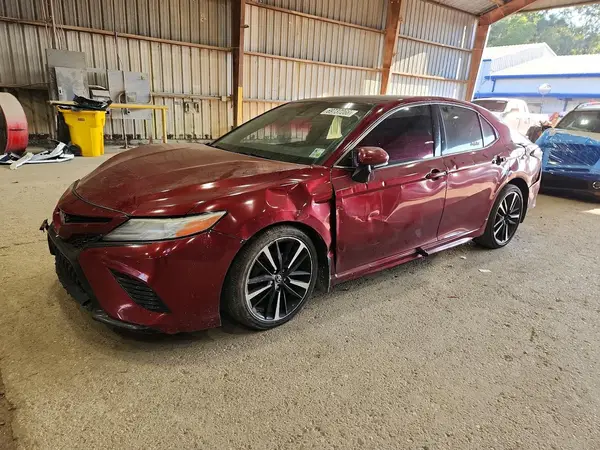 4T1B61HK8JU578873 — 2018 Toyota Camry, Передняя часть (Front End), фото до ремонта