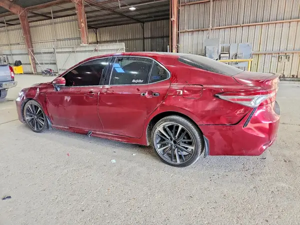 4T1B61HK8JU578873 — 2018 Toyota Camry, фото 2 с аукциона Copart 06.10.2026, Передняя часть