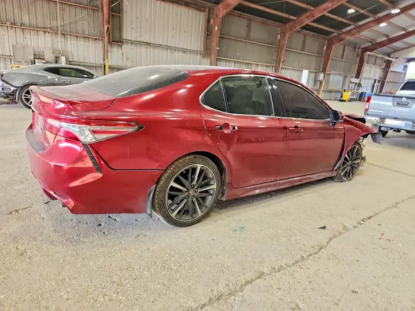 4T1B61HK8JU578873 — 2018 Toyota Camry, фото 3 с аукциона Copart 06.10.2026, Передняя часть